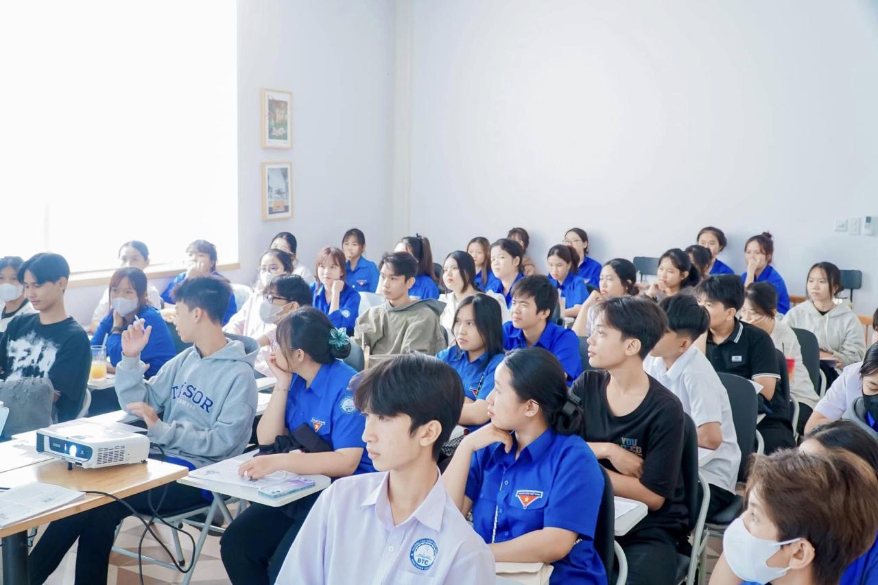 Chương trình tư vấn “Kỹ năng PR bản thân trước nhà tuyển dụng” - ảnh minh họa